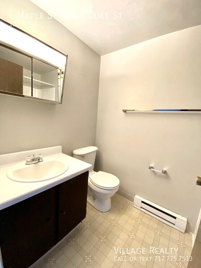 505 E Maple St Unit B, Dallastown, PA 17313 Room for Rent in