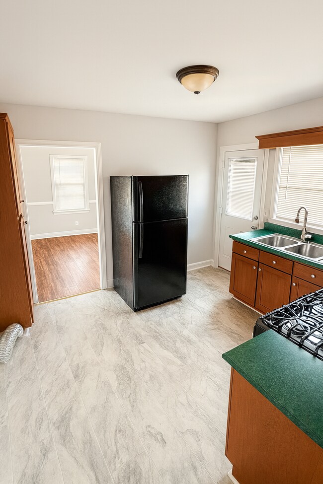 Building Photo - 2251 Melton Ave