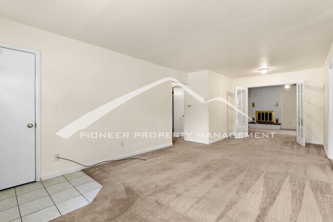 Building Photo - Cozy Home in with Central A/C and Covered ...