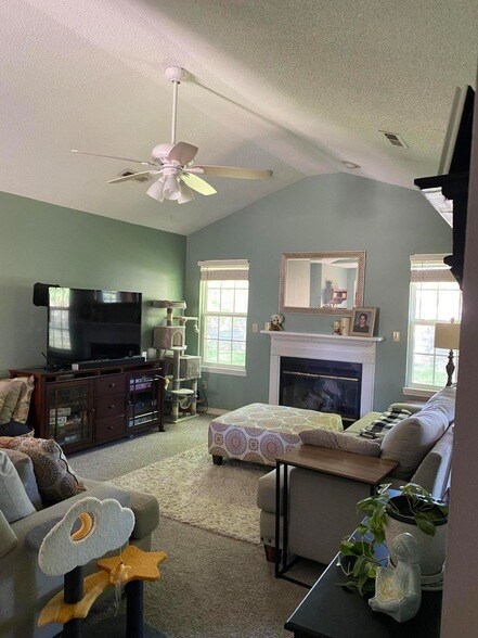 Foto del edificio - 3705 Lupine Dr