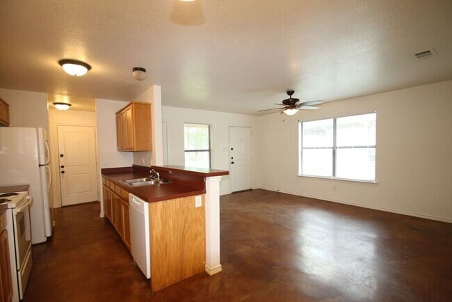Foto del edificio - ~WONDERFUL (((3/2))) Duplex Home ~ Kitchen Appliances Included///Private Fenced Backyard***GREAT ...
