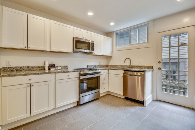 Building Photo - BEAUTIFULLY RENOVATED SF HOME w/ Water Vie...