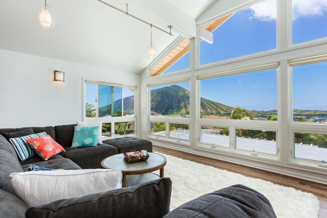 Building Photo - Large Tropical Modern Home w/Pool, Ocean / Koko Head Views, & A/C.  Mahina Kai