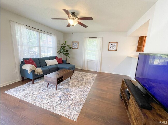 Building Photo - 1698 W Sunstone Dr