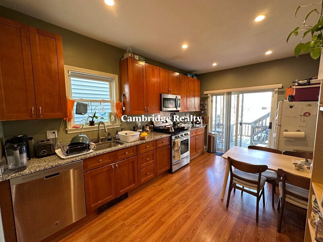 Foto principal - 357 Western Ave