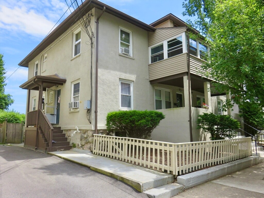 Primary Photo - 43 Rich St