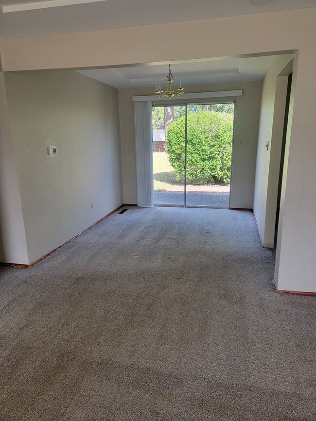 Building Photo - Affordable Lakewood 3 bedroom Rambler