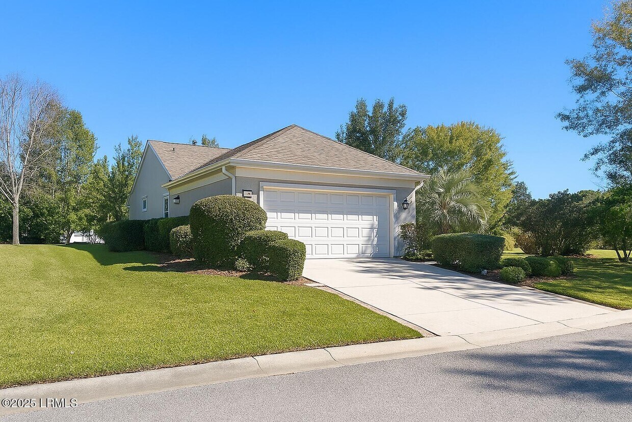 Primary Photo - 10 Nightingale Ln