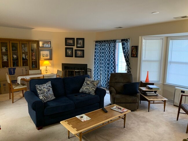 Living room - 106 Heritage Blvd