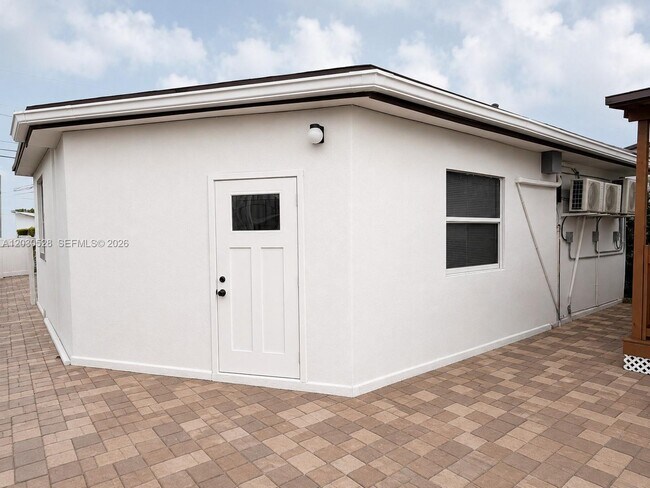 Foto del edificio - 6801 SW 22nd St