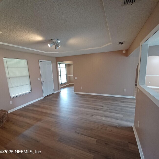 Foto del edificio - 8603 Old Plank Rd