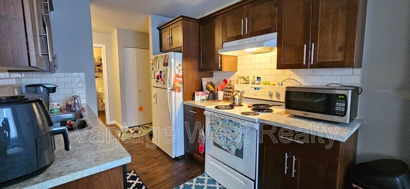 Photo principale - 235-235 Husch Rd