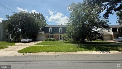 Building Photo - 8704 Victory Ln