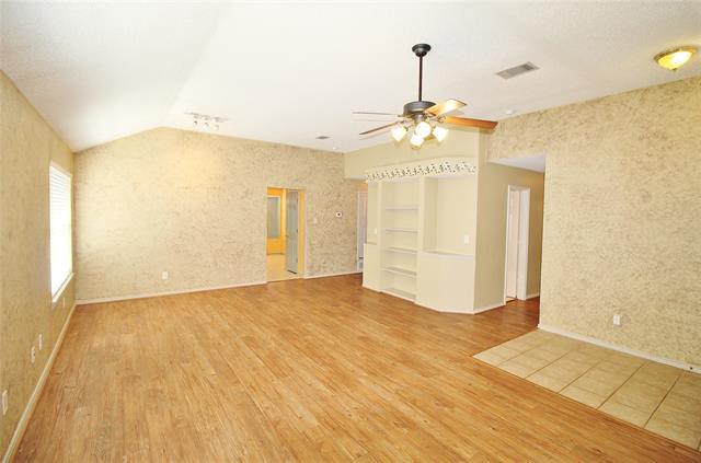 Building Photo - 2305 Valley Creek Dr