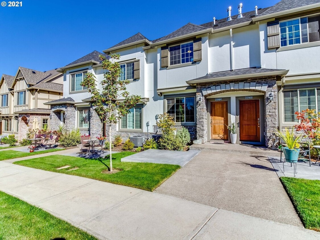 Primary Photo - Desirable 2 Bed 2 Bath Townhome in Villebo...