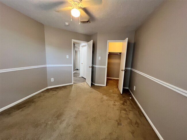 Foto del edificio - 2427 Halstead Dr