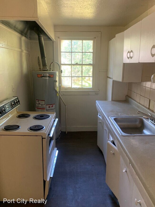 Building Photo - 2 br, 1 bath House - 4736 Rightway Ave
