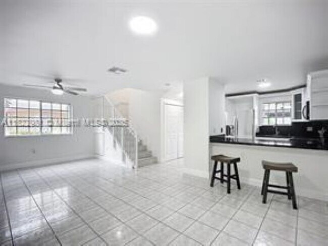 Foto del edificio - 6753 NW 182nd St