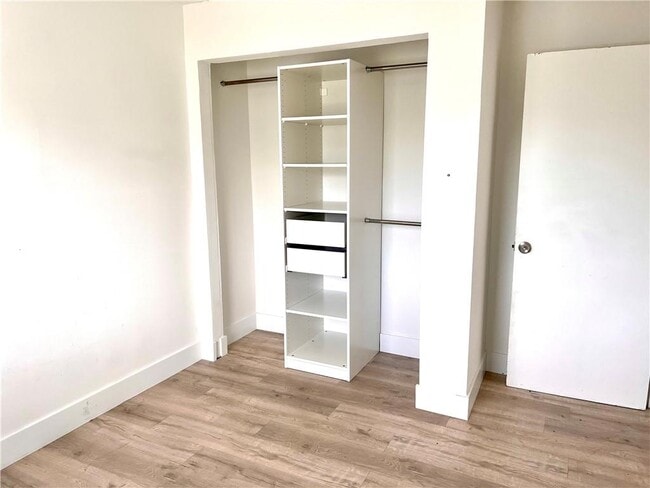 Foto del edificio - 10930 Royal Palm Blvd