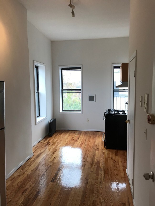 Building Photo - 146 Wythe Ave