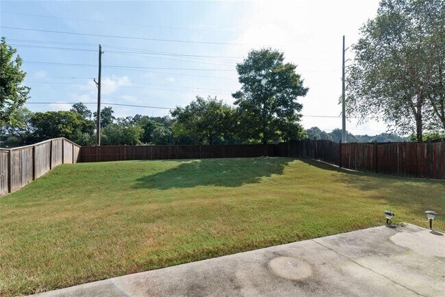 Building Photo - 9155 Friarbridge Dr