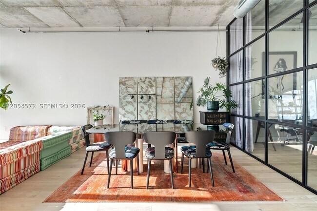 Foto del edificio - 7934 West Dr