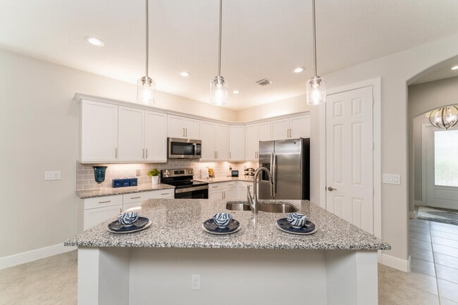 Building Photo - 6100 Bella Rosa Ln