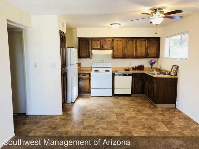 Building Photo - 2714 S Virginia Dr