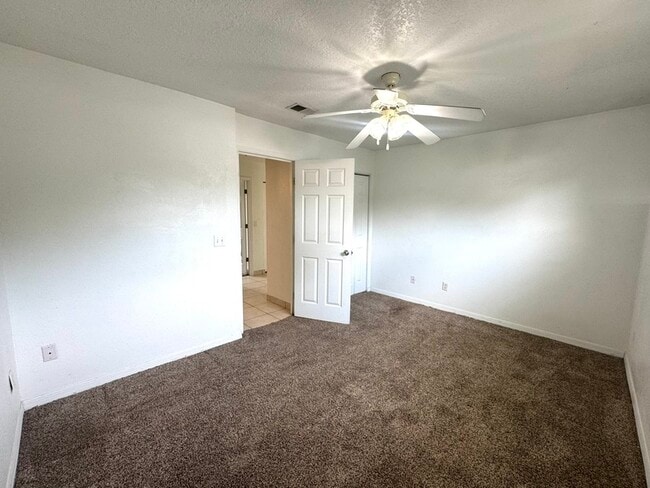 Building Photo - 212 E Cypress St