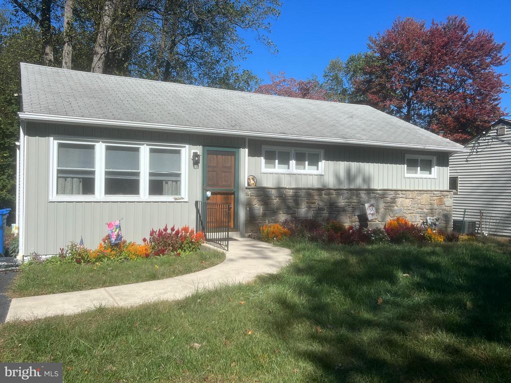 Foto del edificio - 518 Media Line Rd