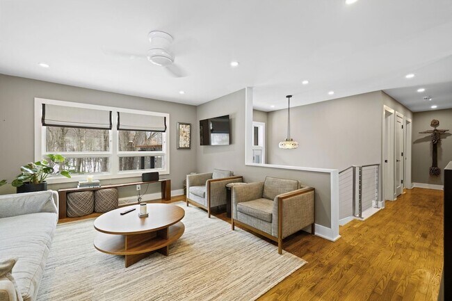 Foto del edificio - 9591 Hillside Dr