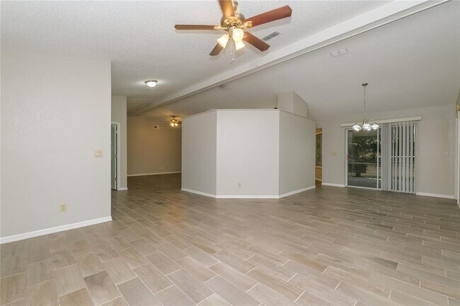 Foto del edificio - 6084 Freeport Dr