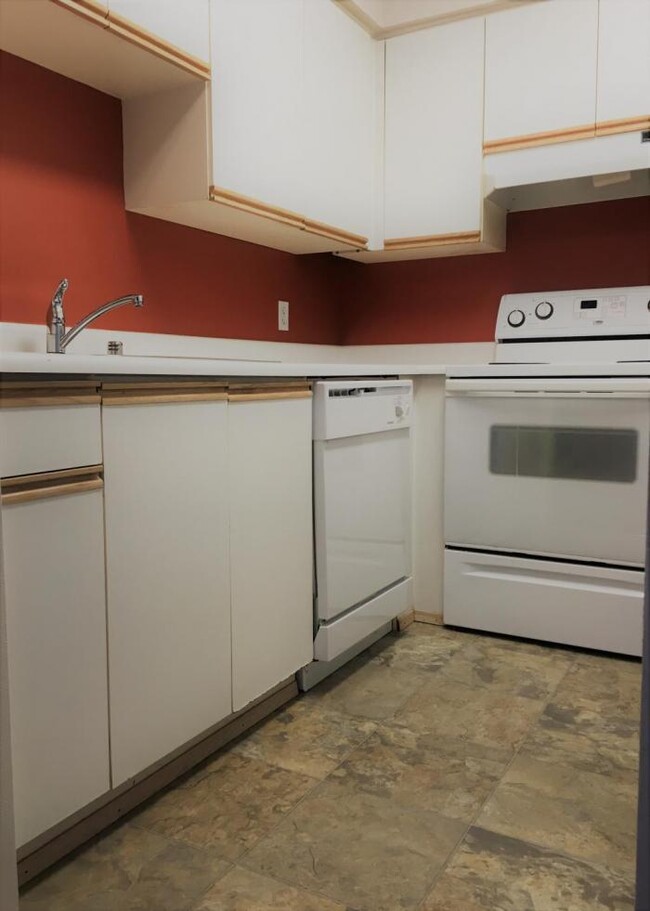 Building Photo - 0 bedroom in Seattle WA 98121