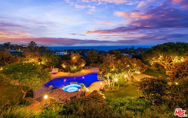 Foto del edificio - 6270 ZUMIREZ Dr