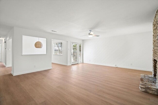 Building Photo - 11131 Henge Dr