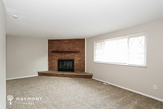 Building Photo - 2540 Highwood Ln