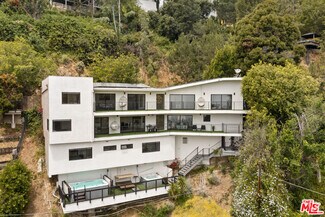 Building Photo - 8514 Hillside Ave