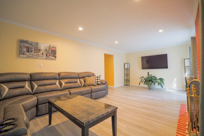 Building Photo - 4452 Habersham Ln N