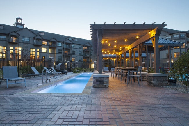 Building Photo - The Seasons of Carmel