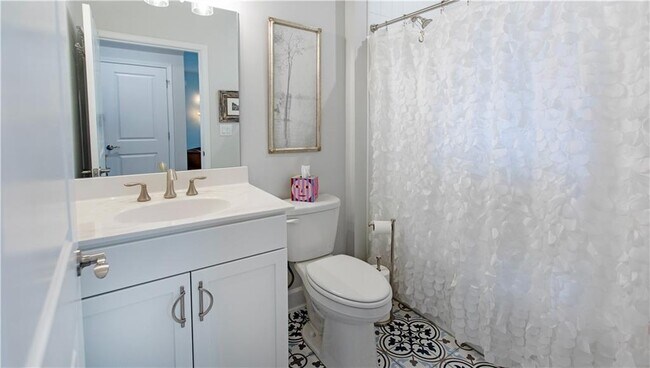 Building Photo - 5687 Villa Crest Dr