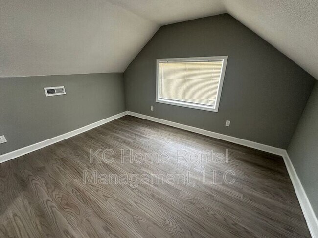 Foto del edificio - 2511 E 37th St