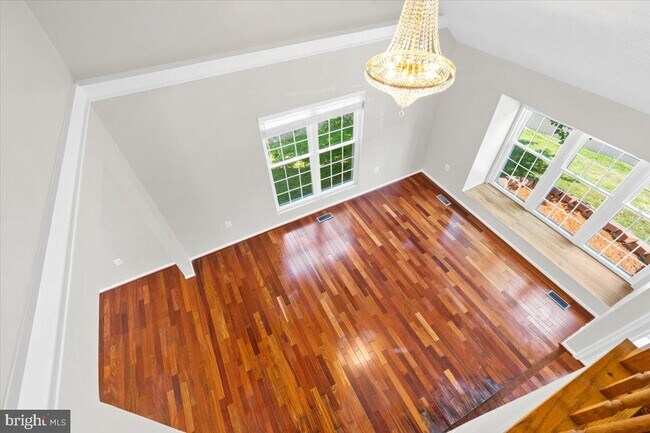 Building Photo - 461 Foxridge Dr SW