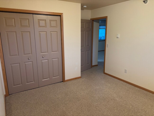 Building Photo - 727 Mustang Dr