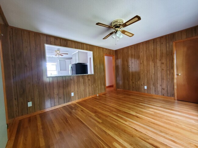 Foto del edificio - 1 Avon Dr