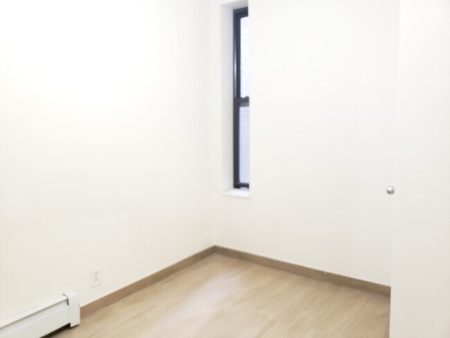 Foto del edificio - 244-246 W 106th St