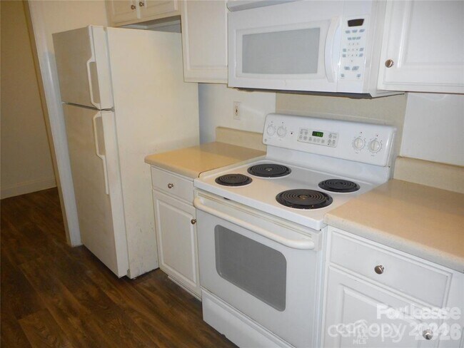 Foto del edificio - 2174 Sardony Ln