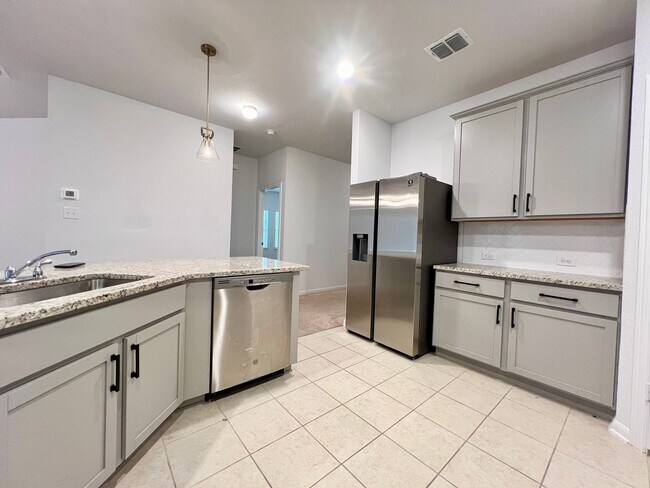 Building Photo - BEAUTIFUL Home w/ Office in Converse, TX!