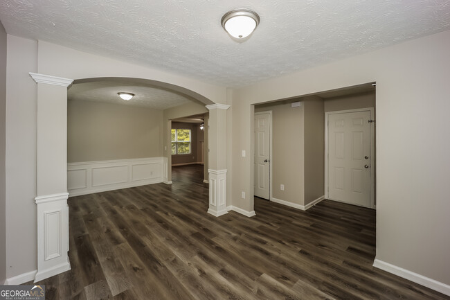 Foto del edificio - 9422 Lakeview Rd