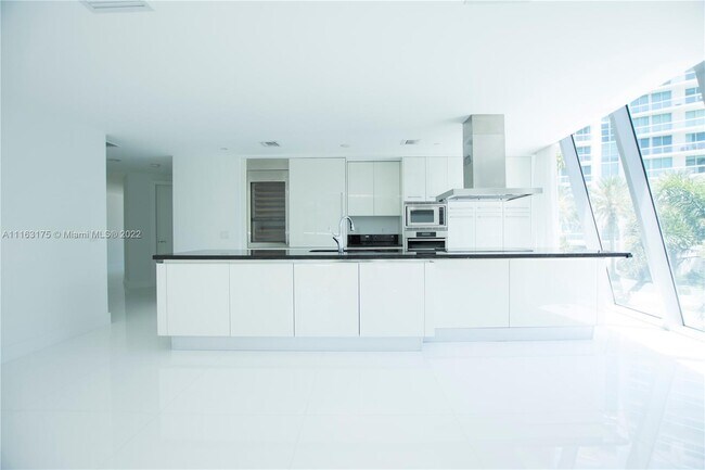 Foto del edificio - 2950 NE 188th St