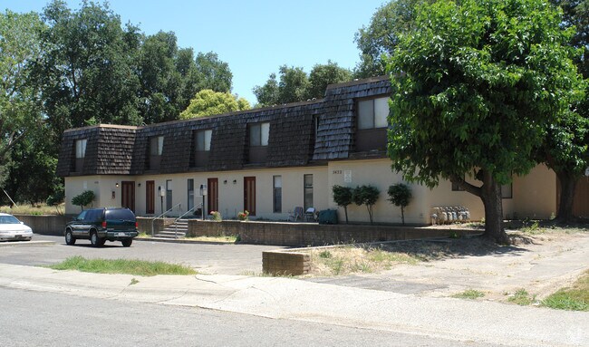 Building Photo - Town Home Apartments